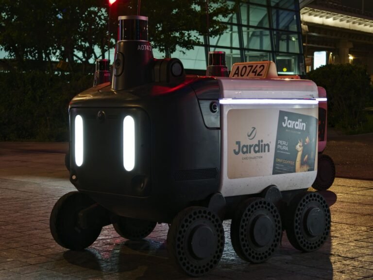 Ukrainian Drones Deliver Robots to Battle Zones Ukrainian Drones Deliver Robots to Battle Zones