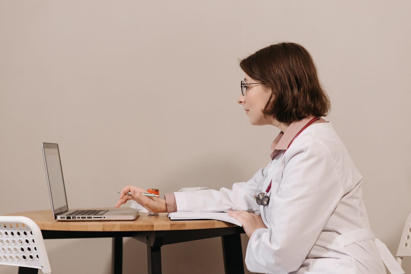 AI and human doctors